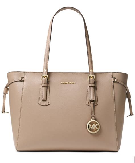 michael kors voyager medium crossgrain.